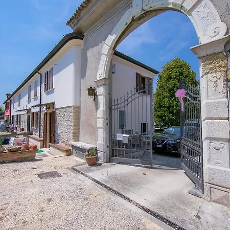 לינה וארוחת בוקר Venga 3*