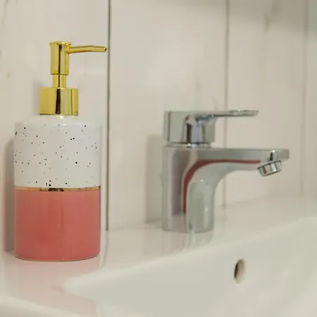 לינה וארוחת בוקר Venga 3*